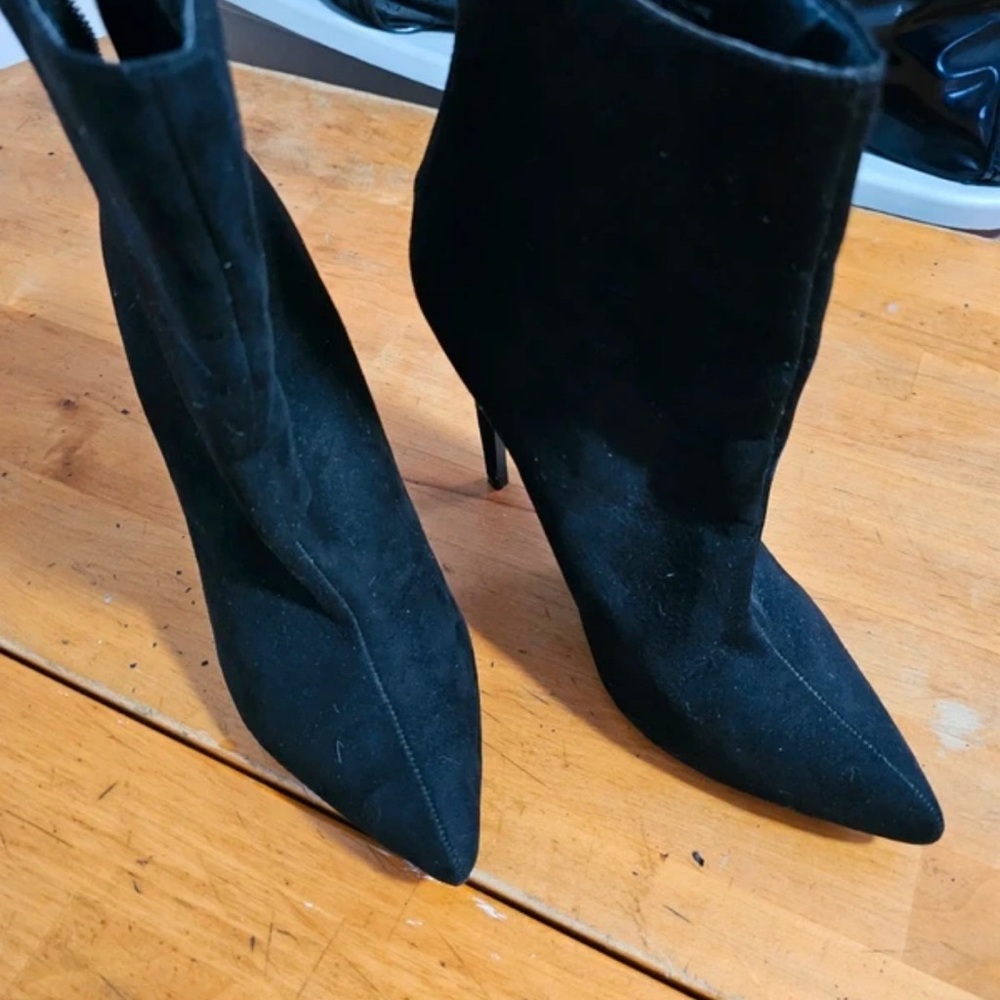 JustFab Elegant Black Suede Heeled Boots